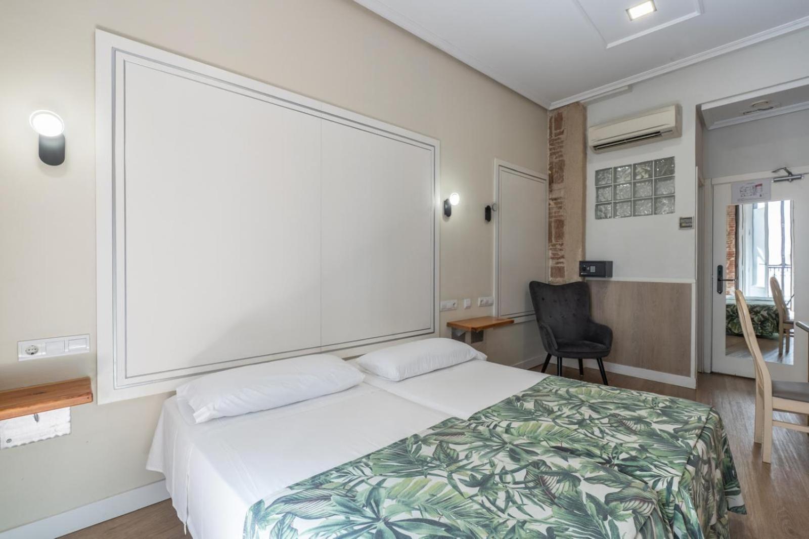 Exterior Twin Room