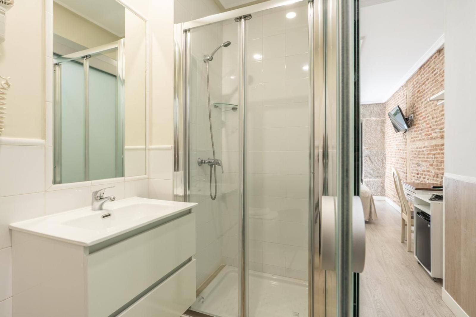 Exterior Twin Room
