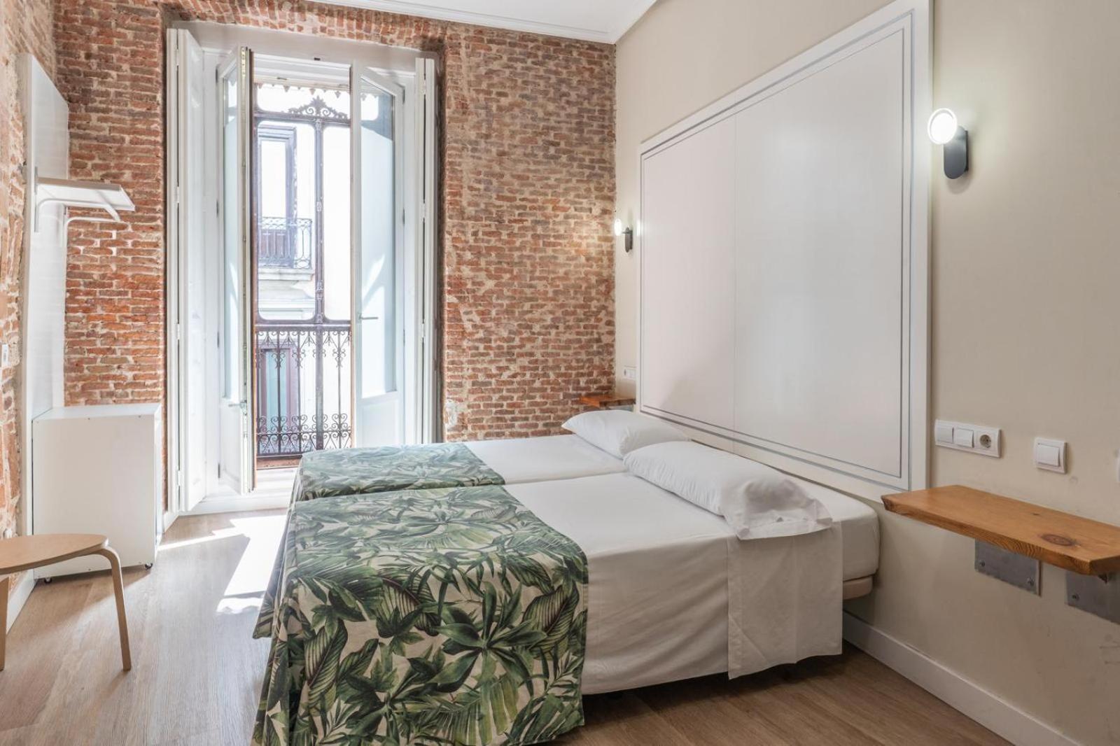 Exterior Twin Room