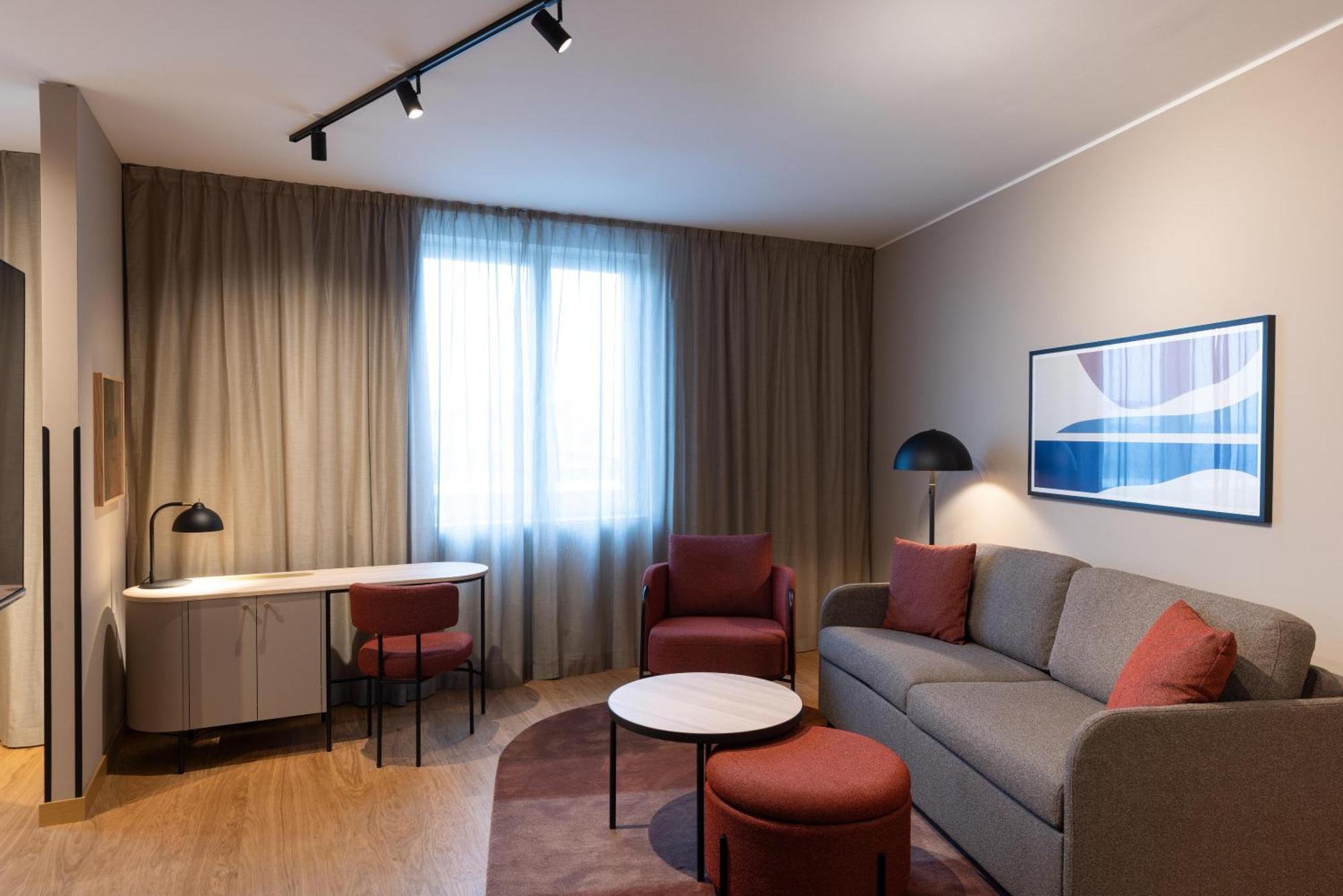 Master Suite access to lounge "Living Room"