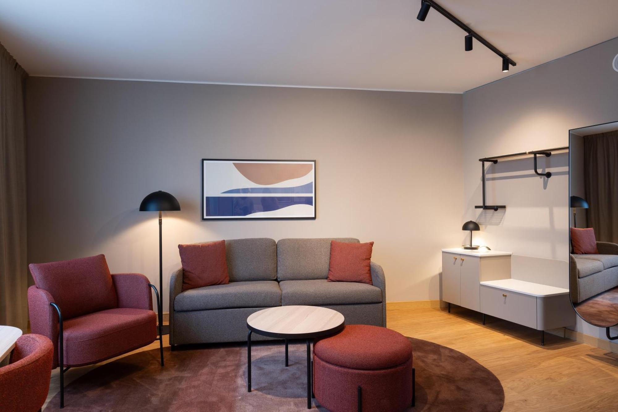 Master Suite access to lounge "Living Room"