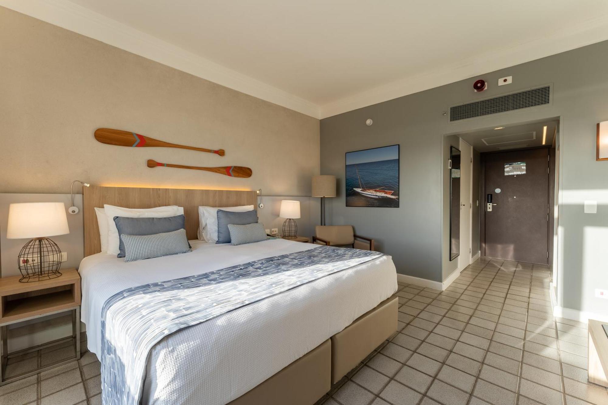 Quarto Superior Luxo com 1 Cama de Casal e Vista do Mar