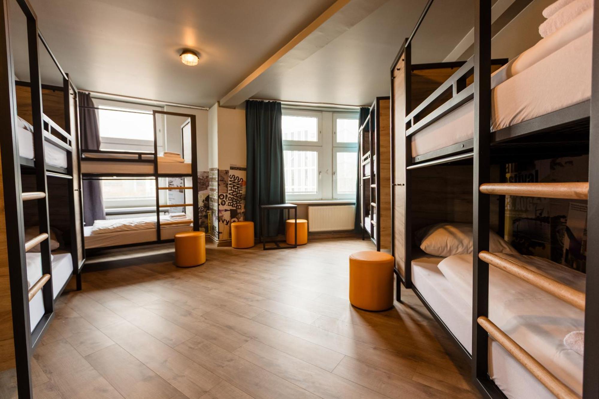 Bed 8-Bed Dormitory Room