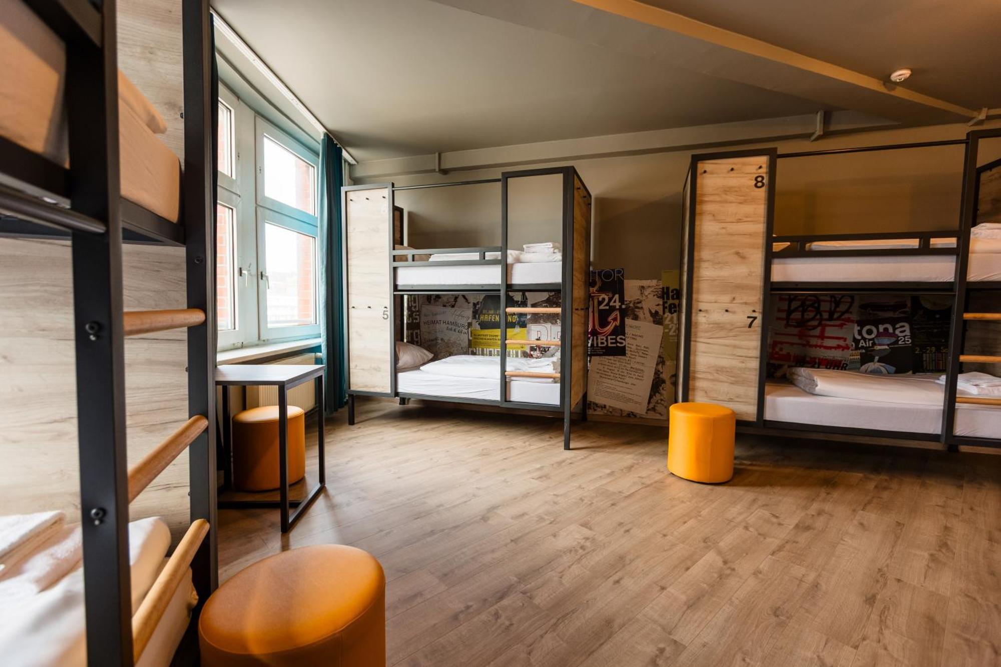 Bed 8-Bed Dormitory Room