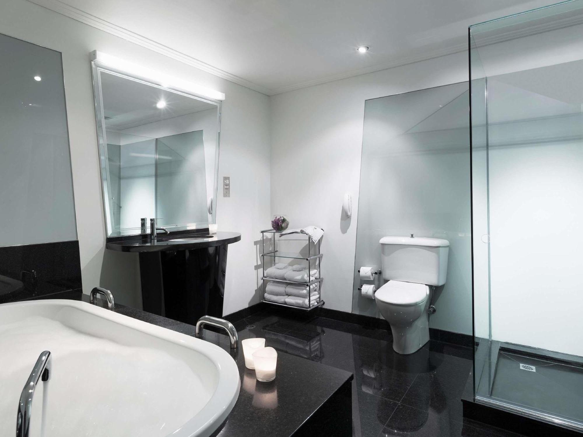 Deluxe King Room Spa Bath