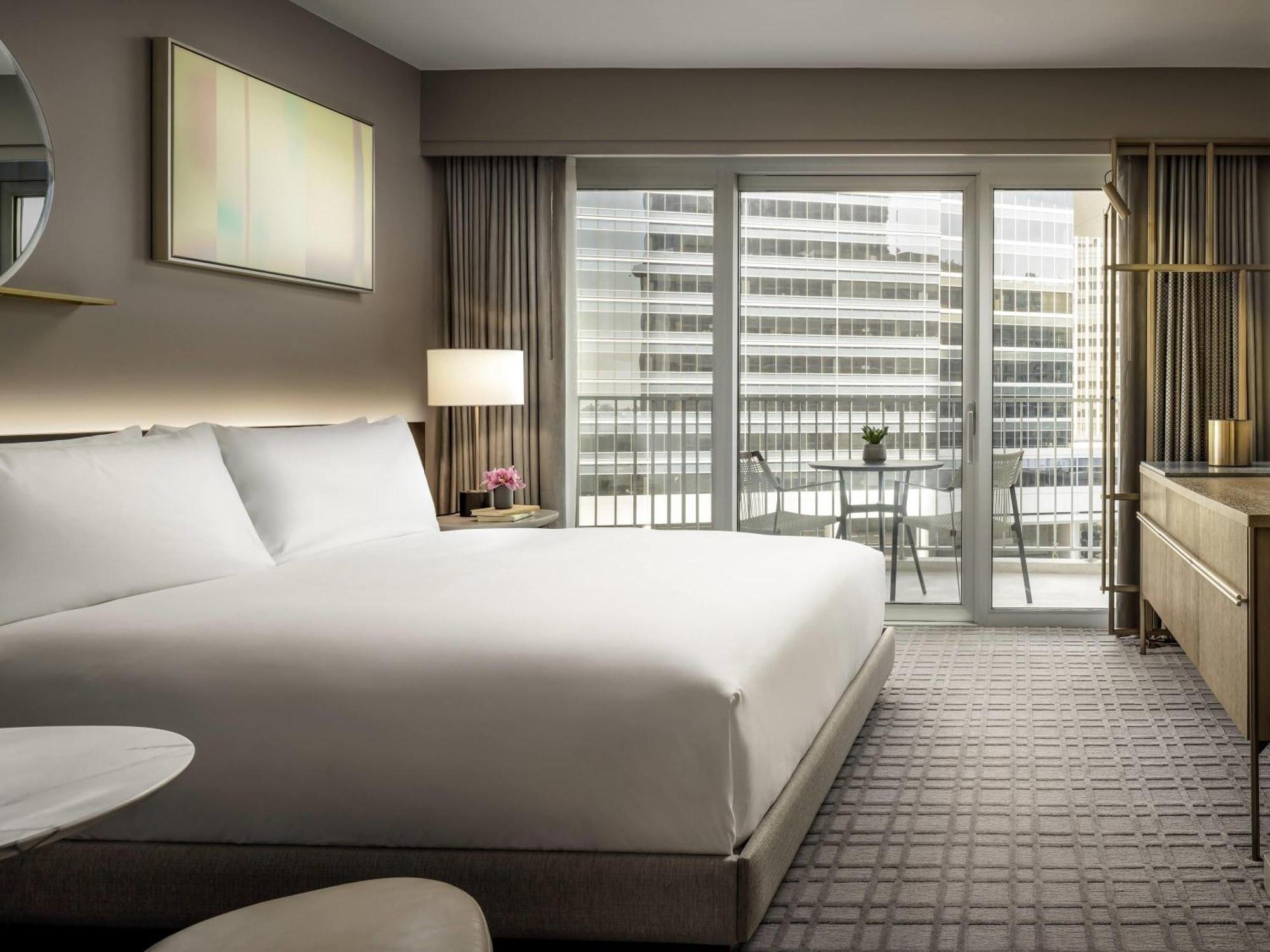 Quarto Fairmont com Cama King-size, Banheira e Varanda