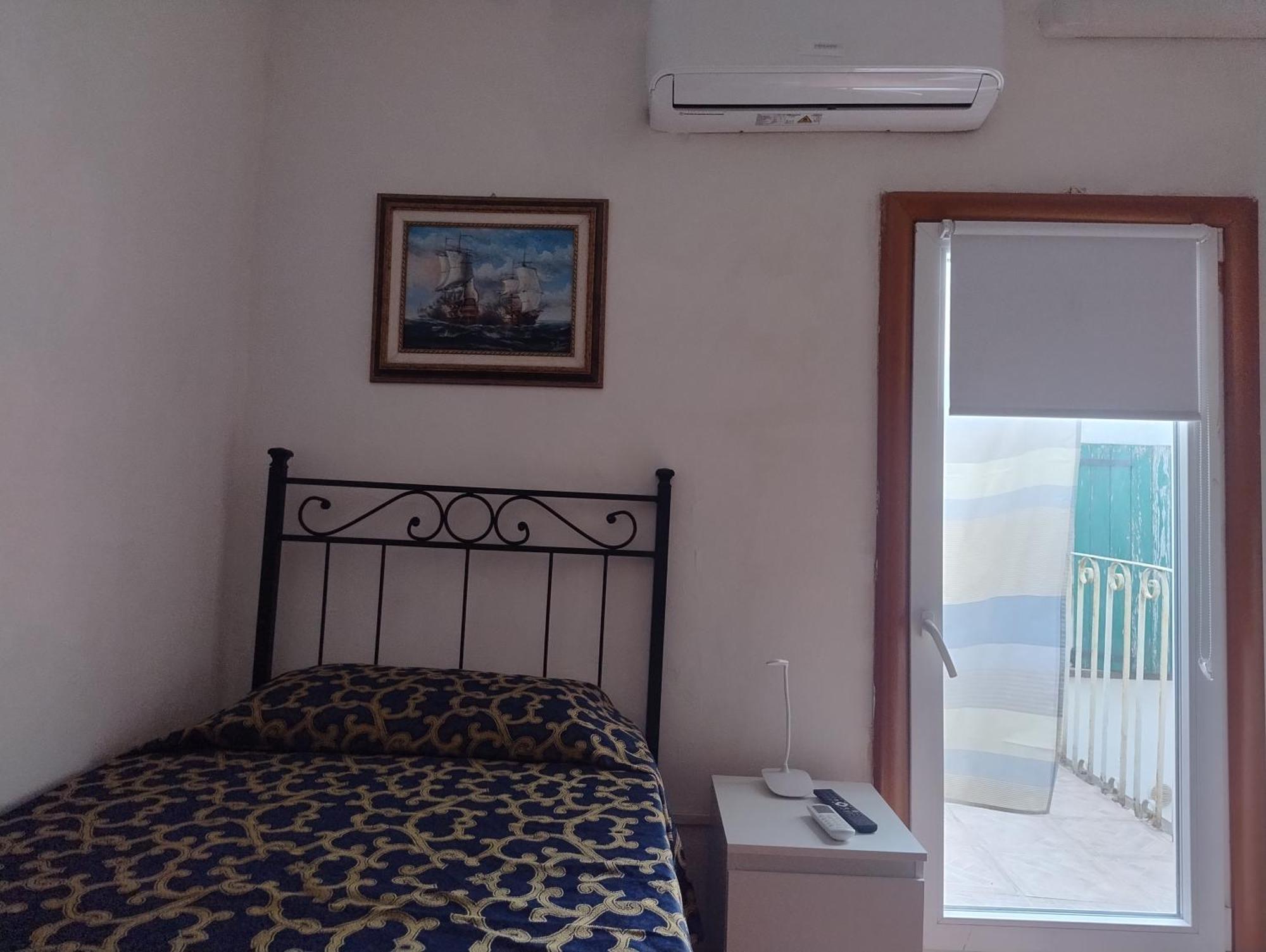 Quarto Individual com Banheiro Privativo Externo
