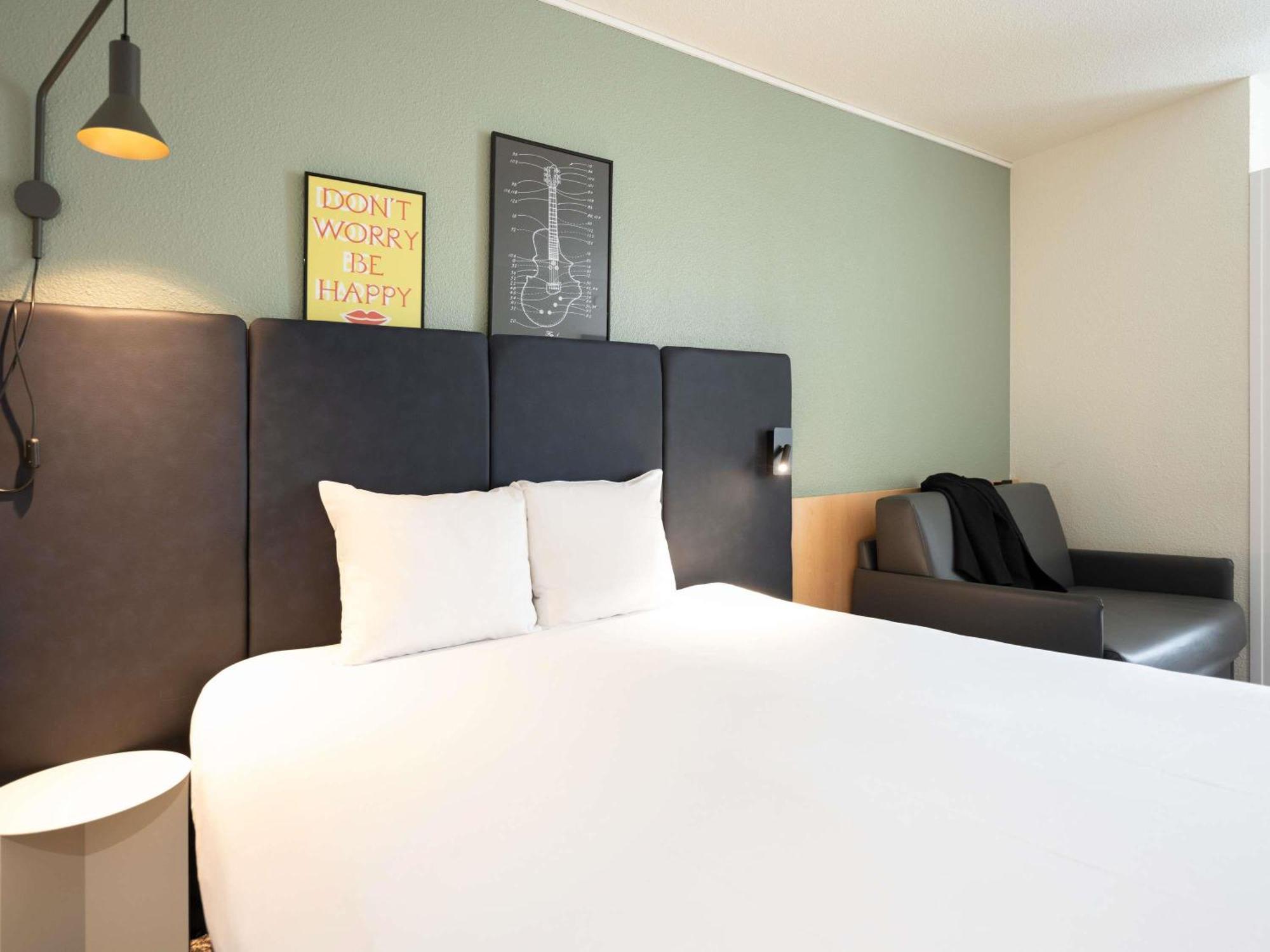 Quarto Duplo Standard com Sofá