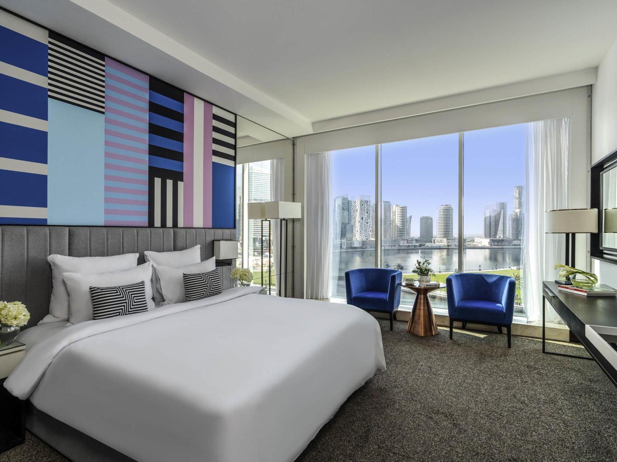 Deluxe King Room Canal View