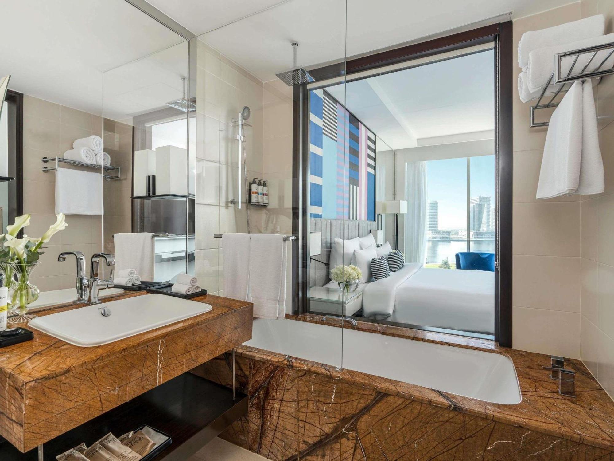 Deluxe King Room Canal View