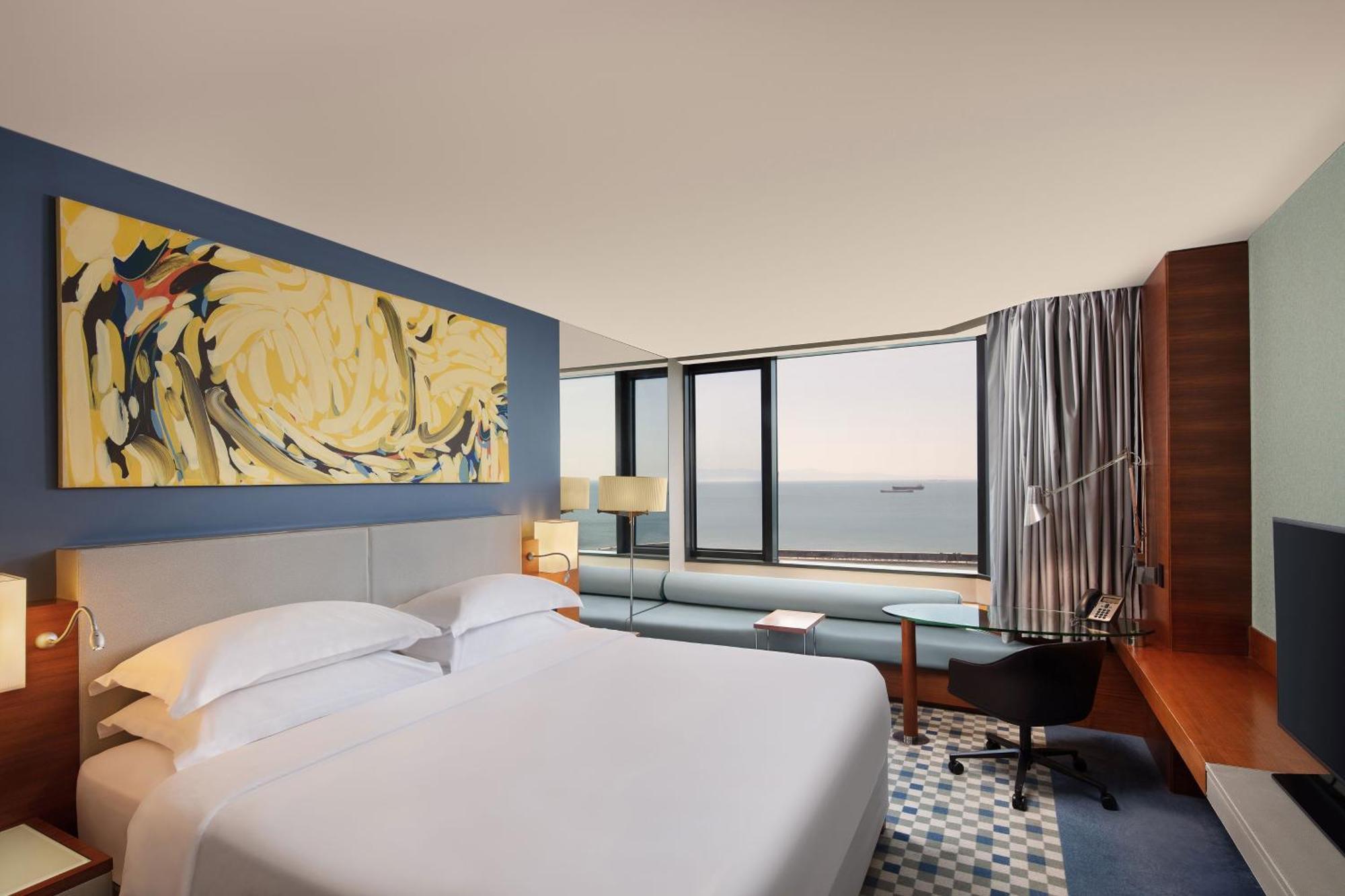 Deluxe King Room Sea View
