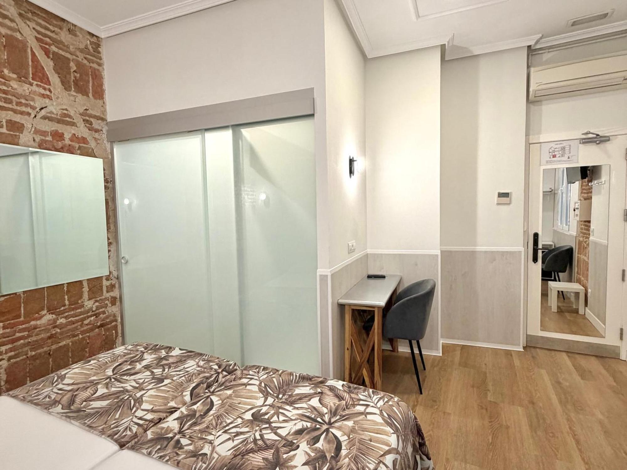 Twin Room Private Bathroom