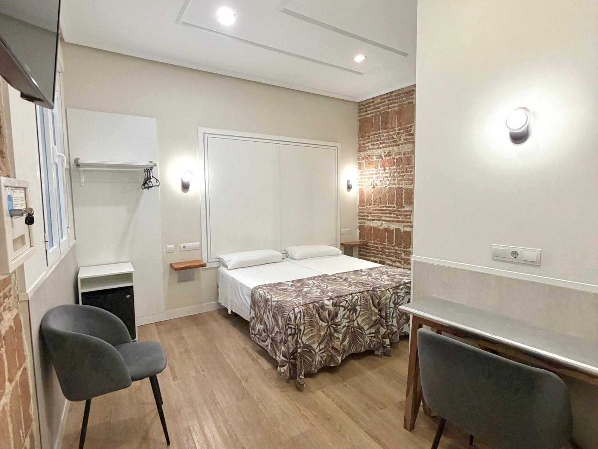 Twin Room Private Bathroom