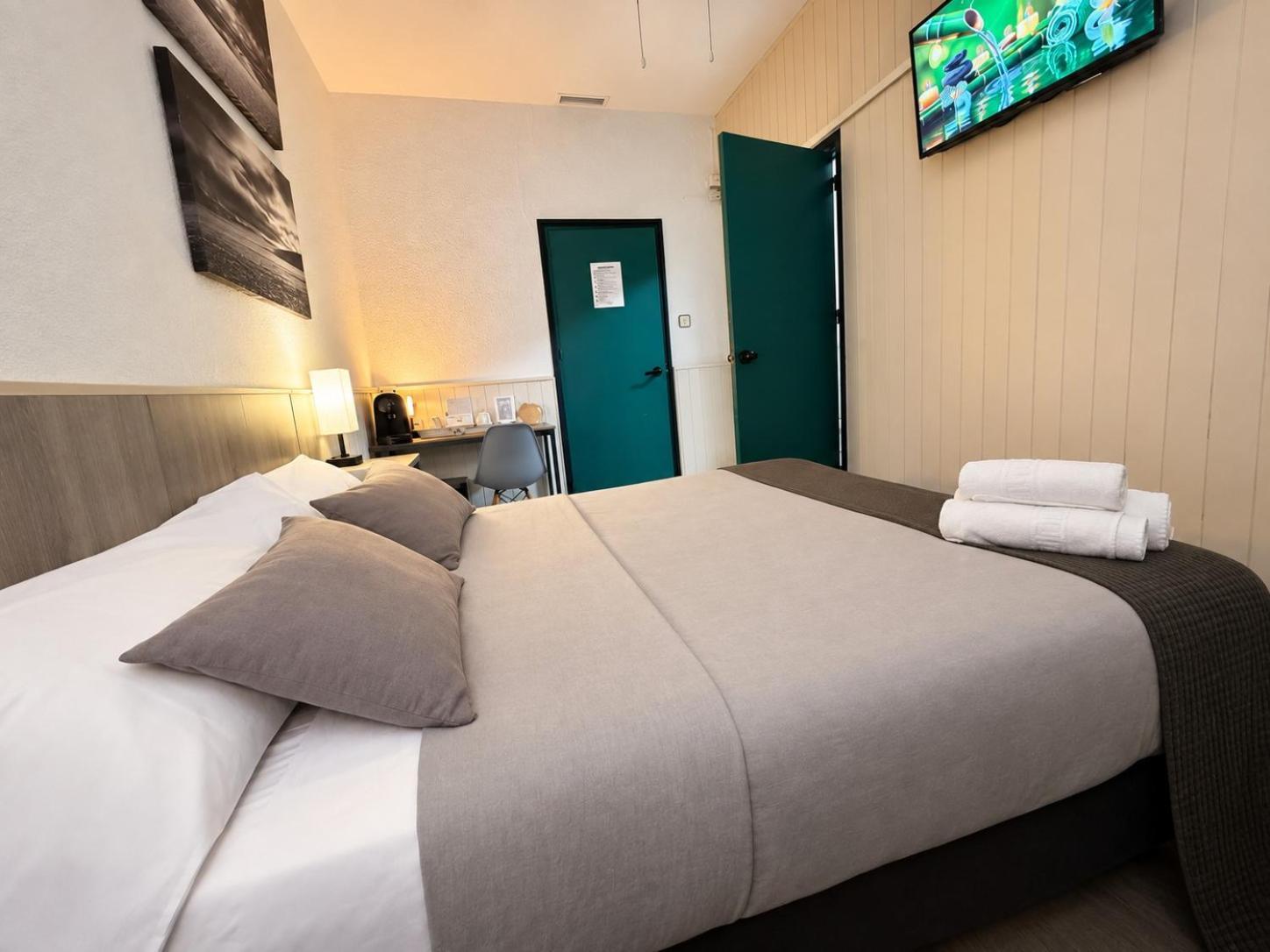 Double Room Private Bathroom
