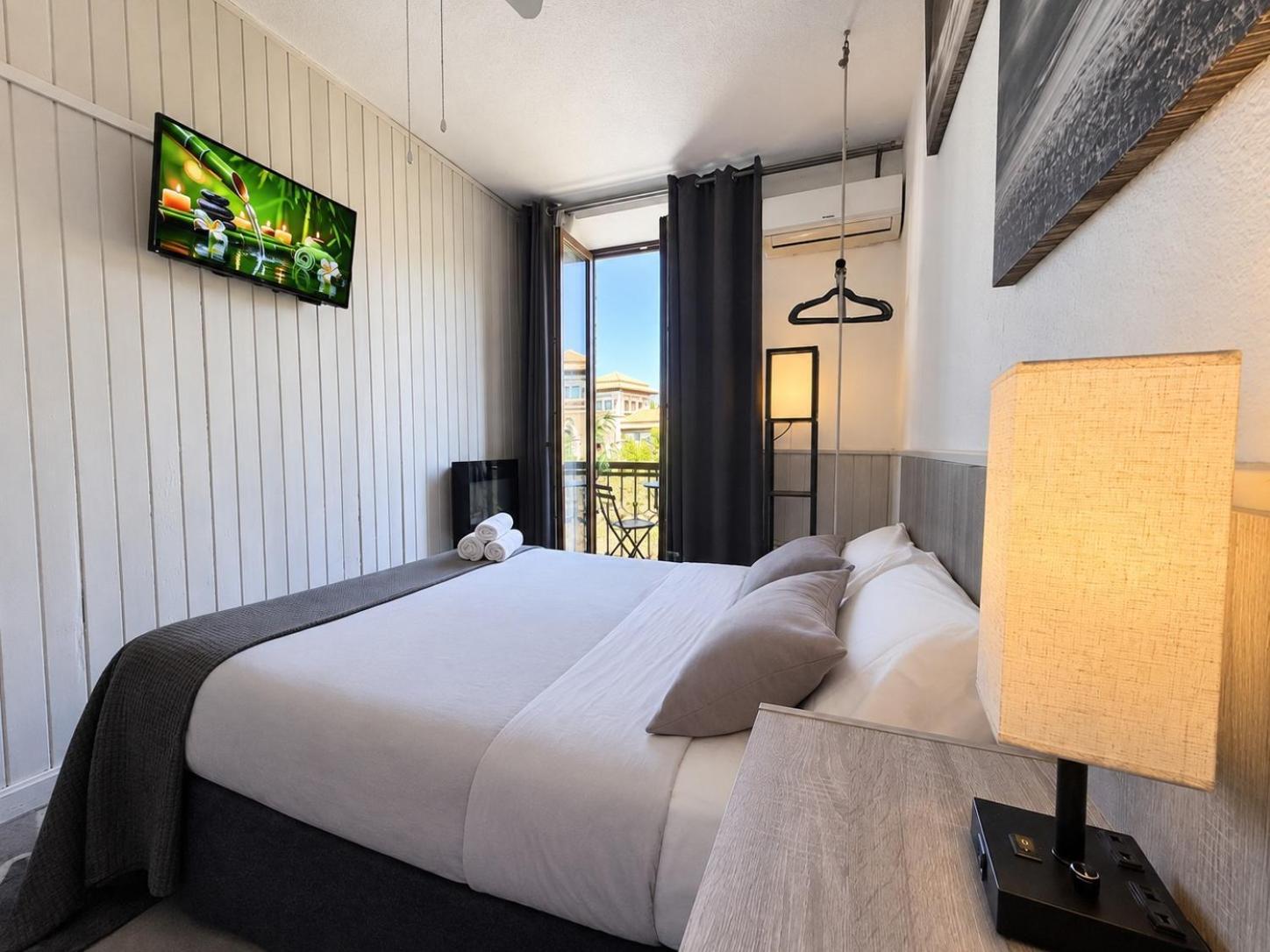Double or Twin Room Private Bathroom