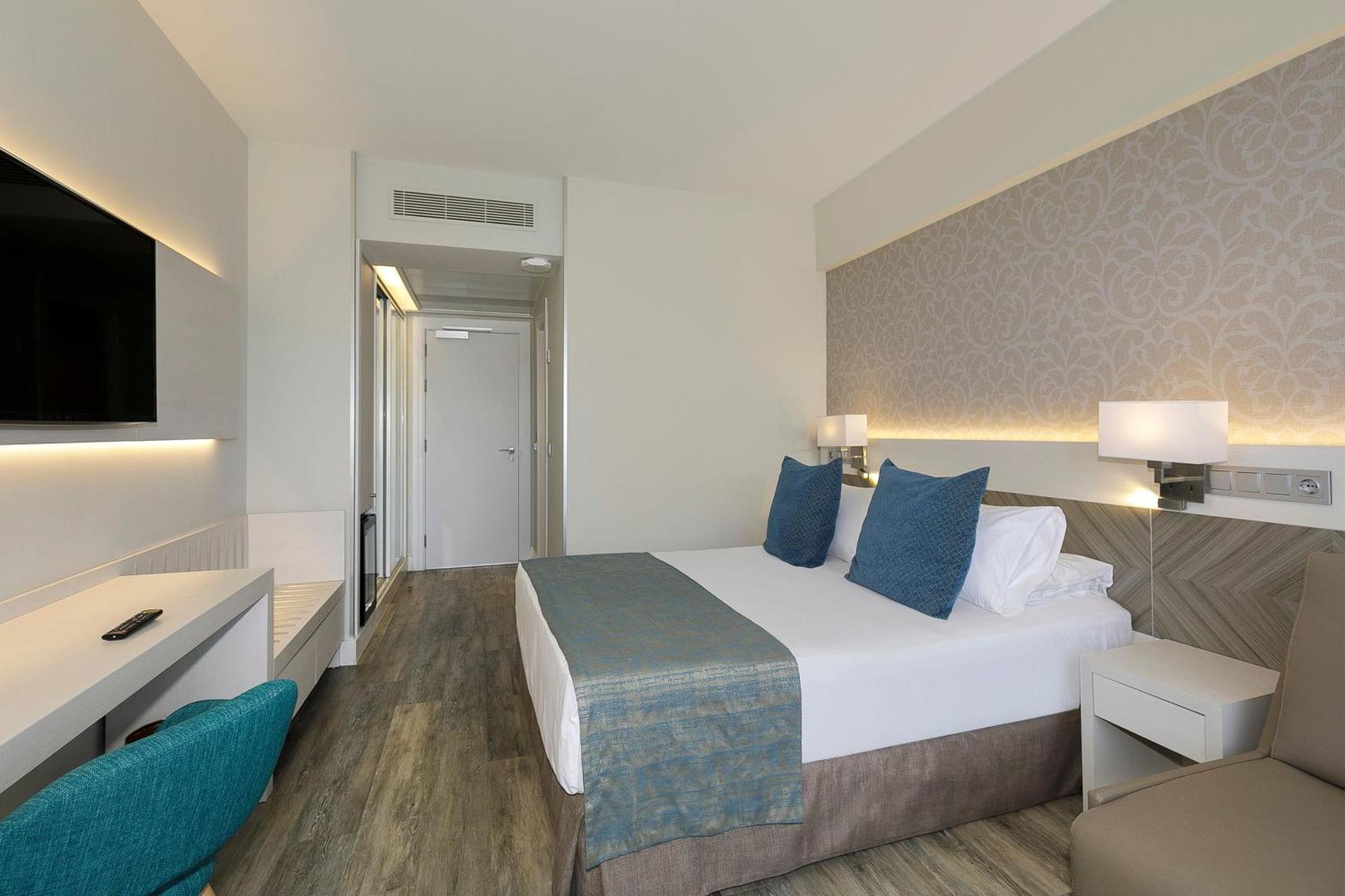 Sol Room Lateral Sea View