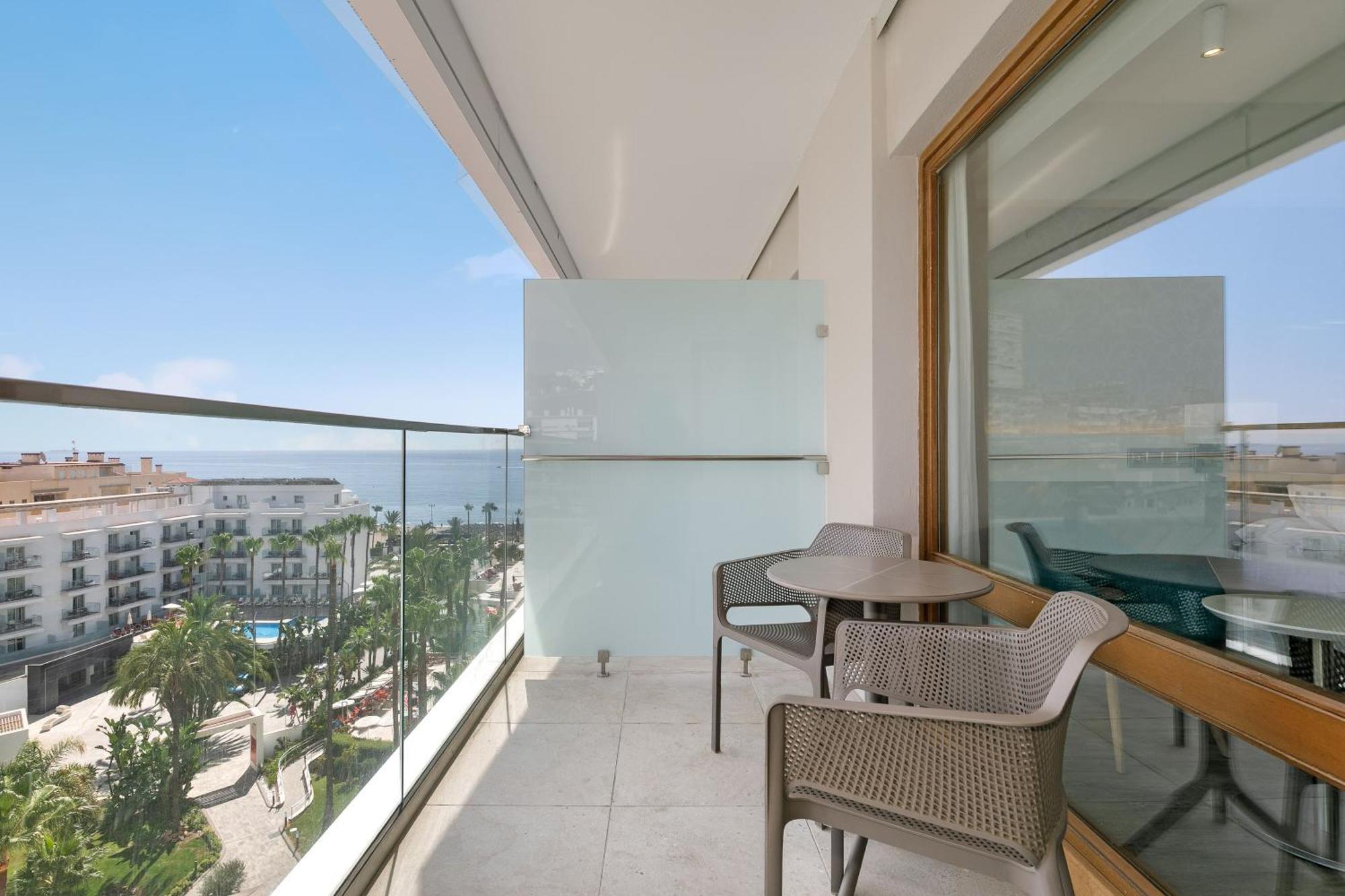 Sol Room Lateral Sea View