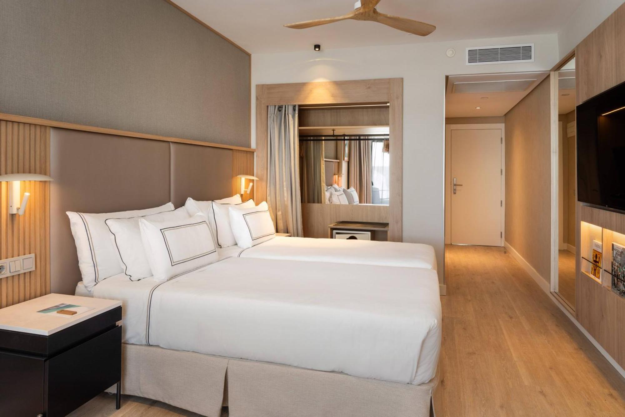 Deluxe Double or Twin Room Sea View