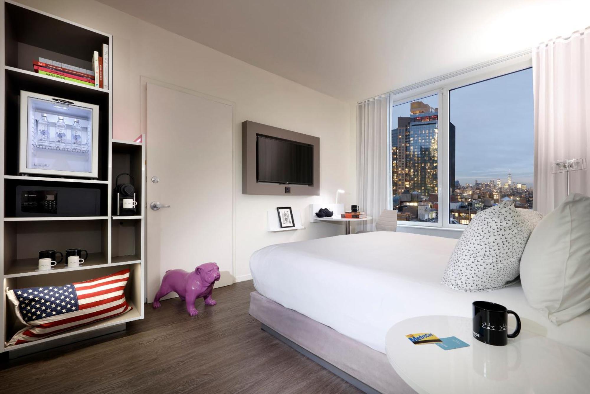 Quarto The INNSiDE com Cama King-size e Vista da Cidade
