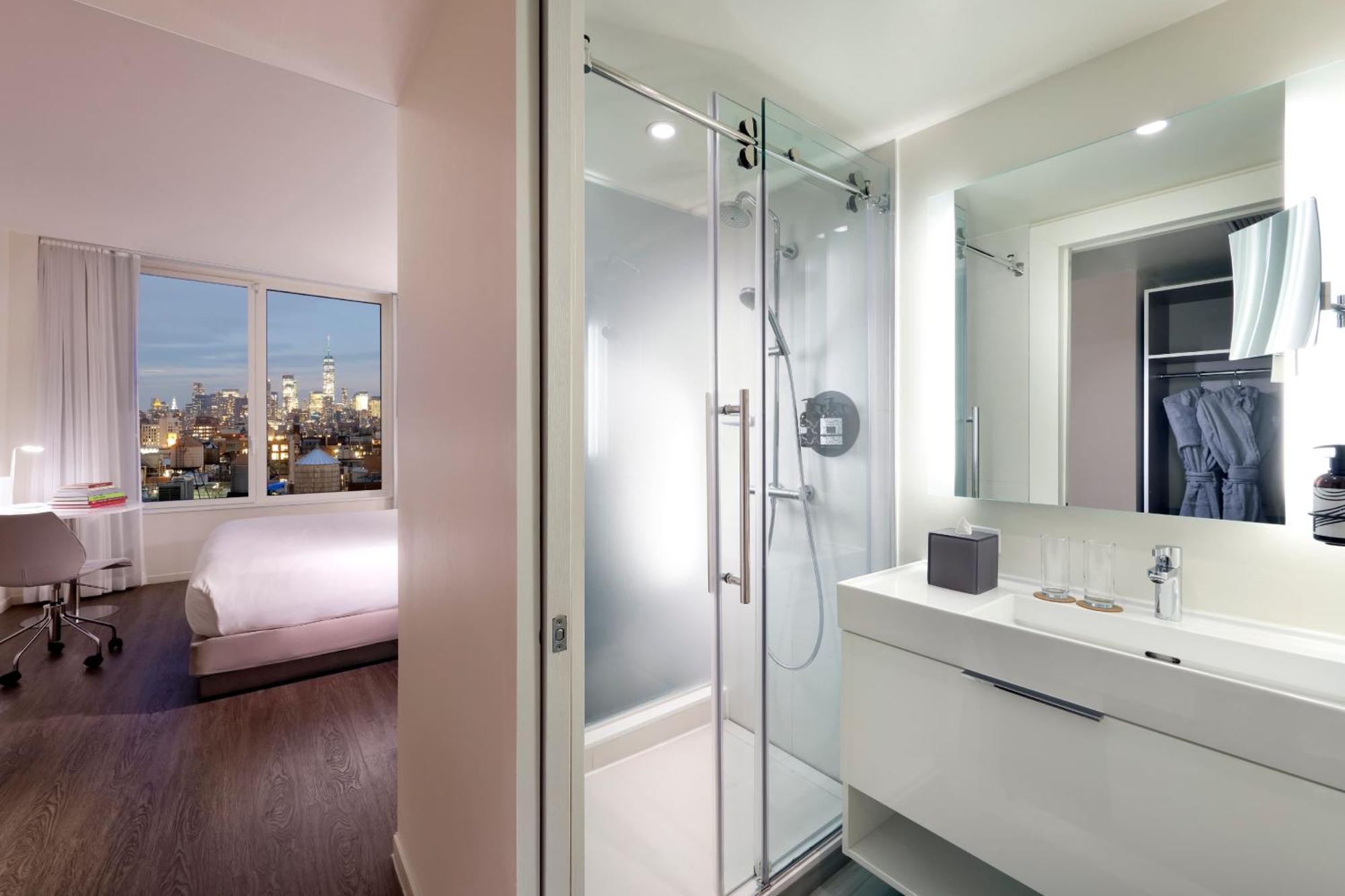 Quarto The INNSiDE com 2 Camas de Casal e Vista da Cidade