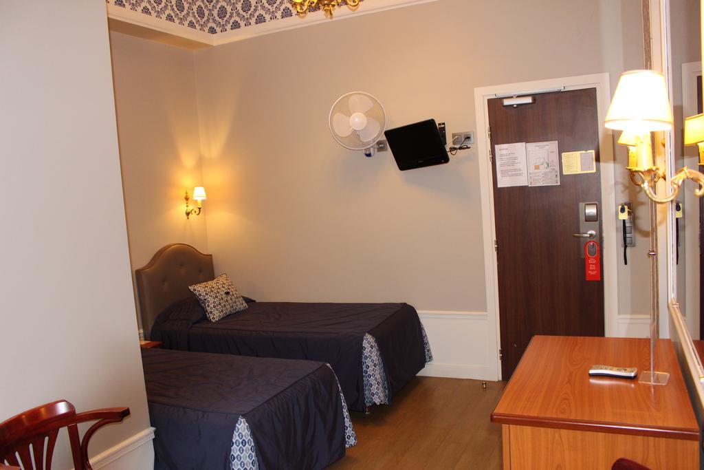 Twin Room Shower