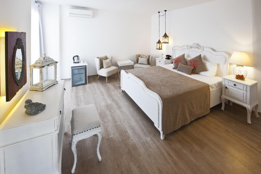Suite mit Kingsize-Bett, Terrasse und Whirlpool-Badewanne