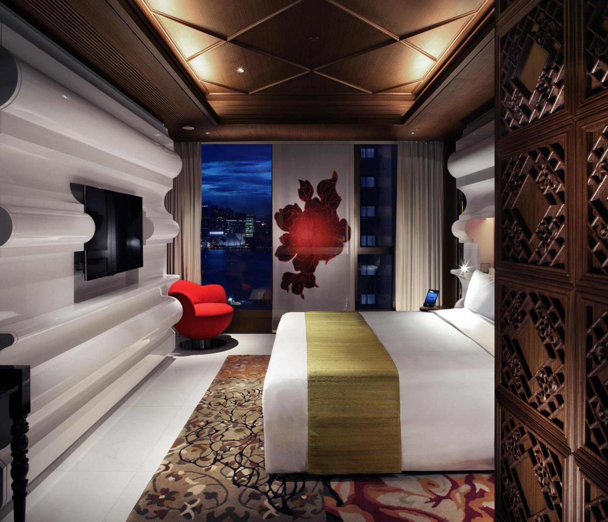 Zimmer Half Moon mit Kingsize-Bett und seitlichem Hafenblick