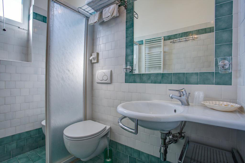 Standard Double Room,520189092:JPEG