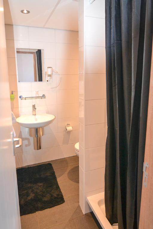 Quadruple Room Shower