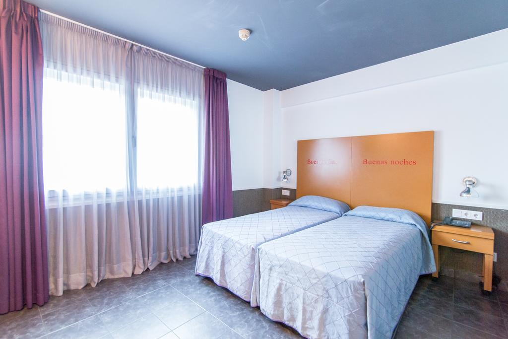 Doppel-/Zweibettzimmer mit eigenem Bad