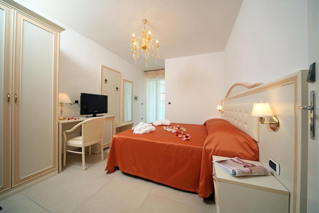 Doppel-/Zweibettzimmer mit Balkon