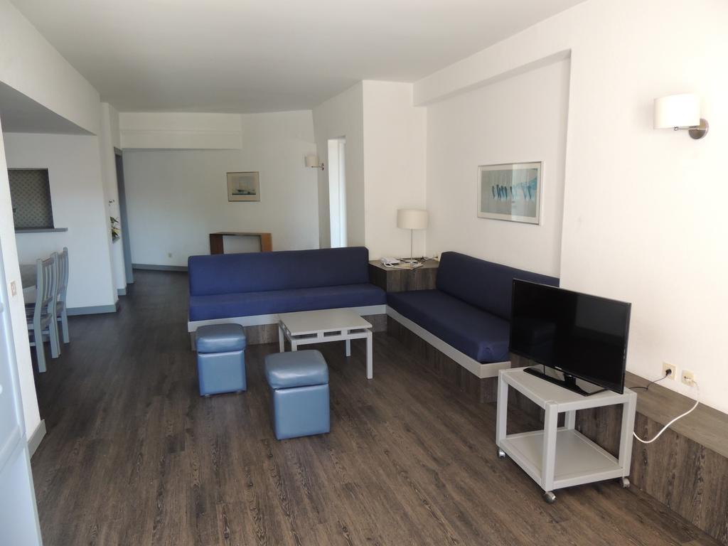 Two-Bedroom Apartment Frontal Sea View