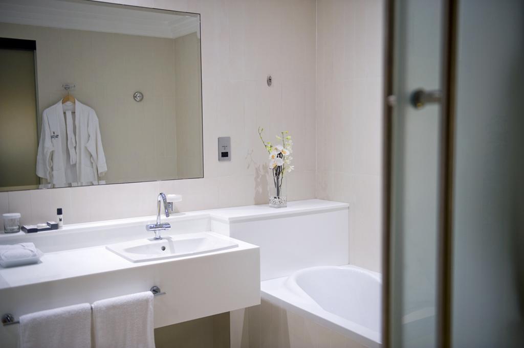 Superior Twin Room, complimentary shuttle to DXB Airport Terminal 1 & 3 - 20% Discount on all hotel operated F&B outlets