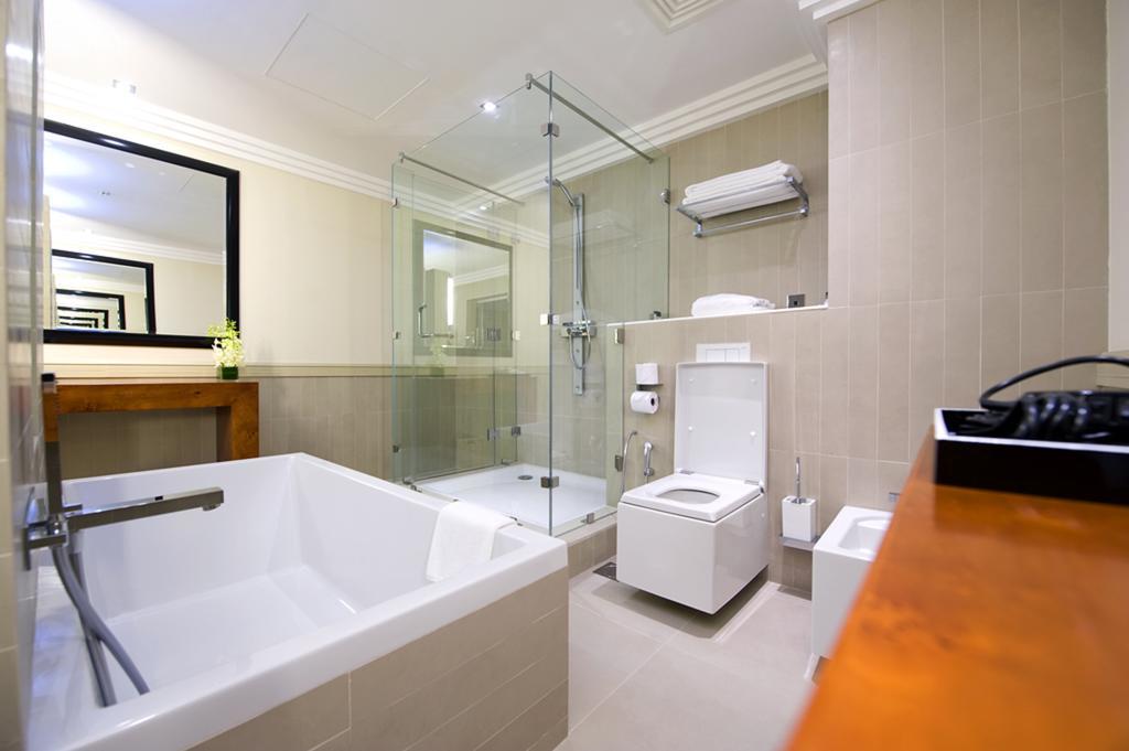 Family Suite, complimentary shuttle to DXB Airport Terminal 1 & 3 - 20% Discount on all hotel operated F&B outlets