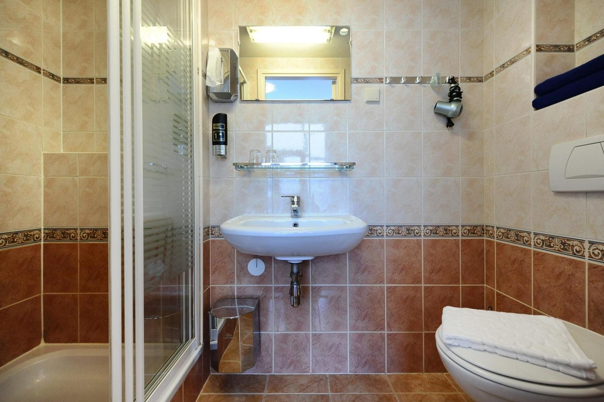 Twin Room Shower