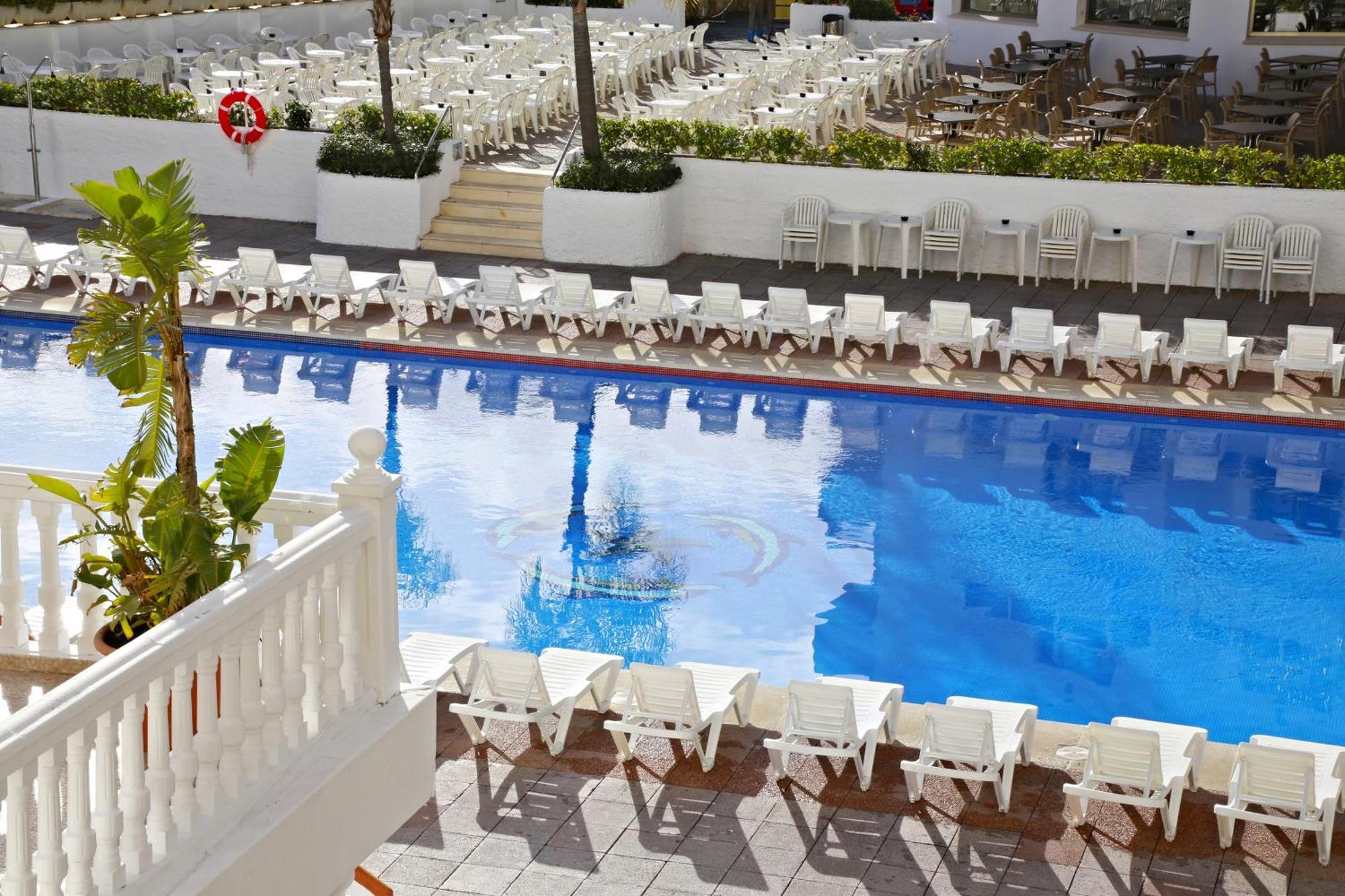 Chambre Double ou Lits Jumeaux Supérieure - Vue sur Piscine