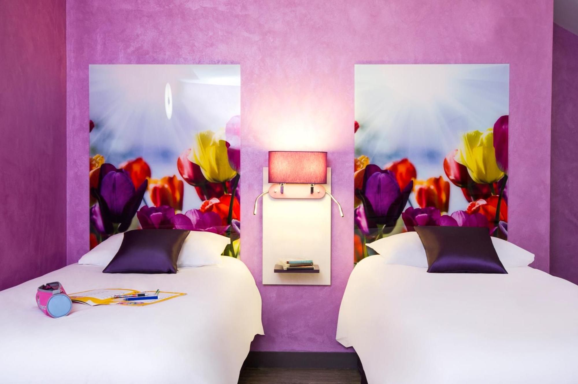 Standard Family Suite with One Double Bed and Twin Beds,1704890747:JPEG