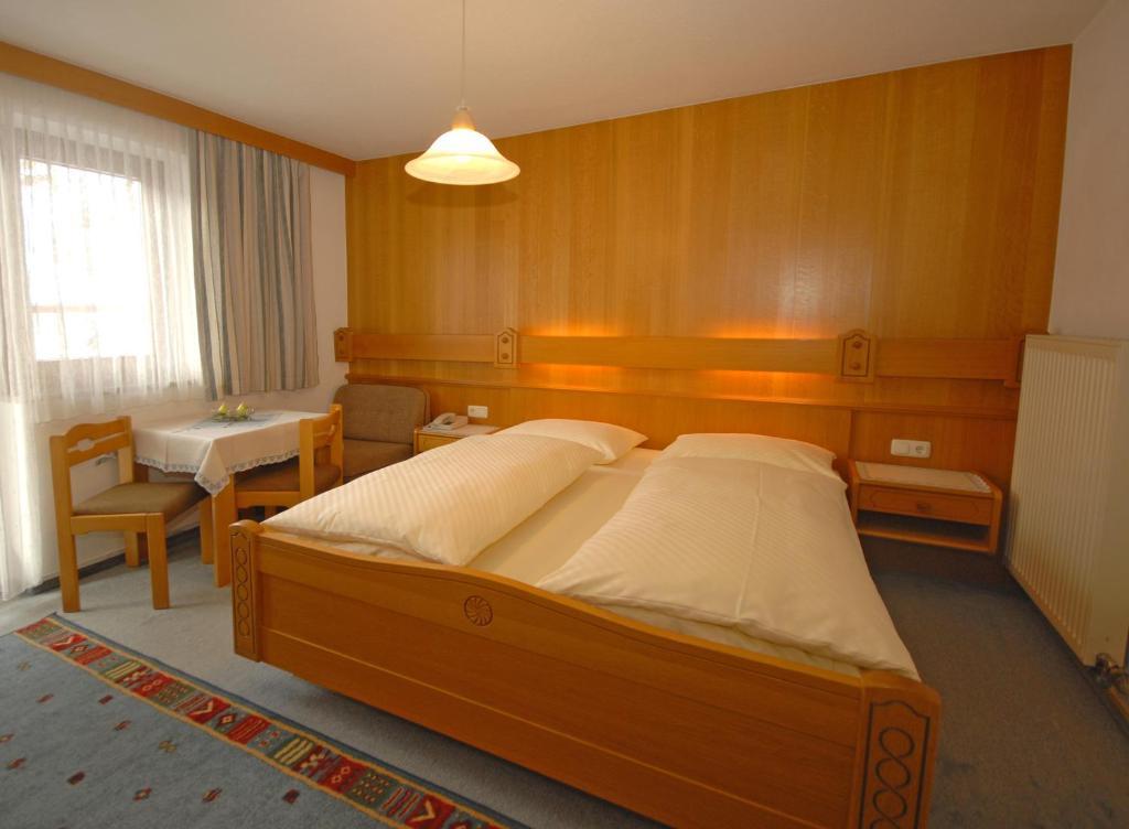Doppelzimmer mit Balkon