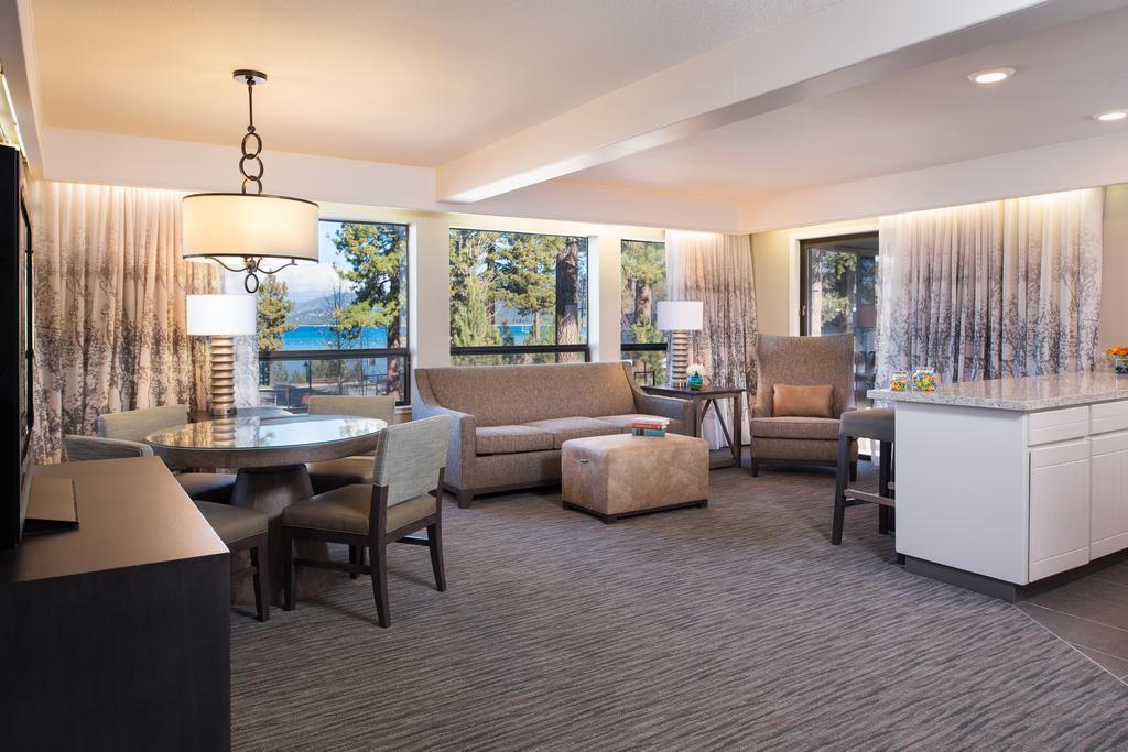 Deluxe One-Bedroom Suite,1214271445:JPEG