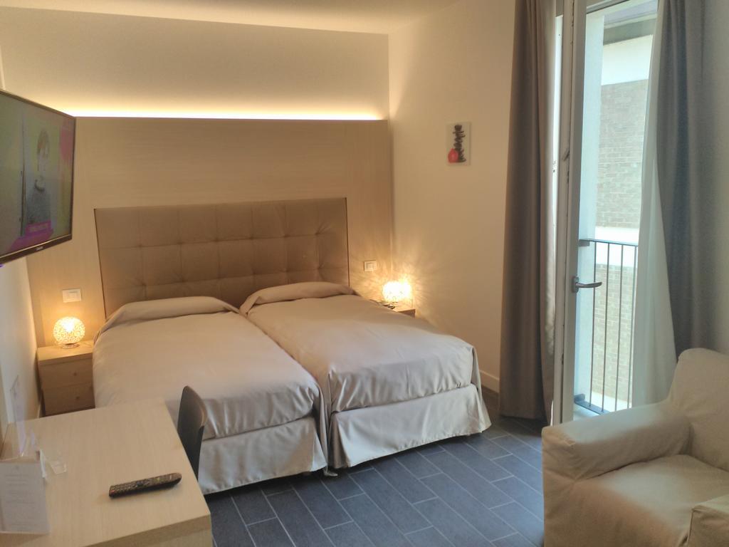 Superior King or Twin Room without Balcony,779764194:JPEG