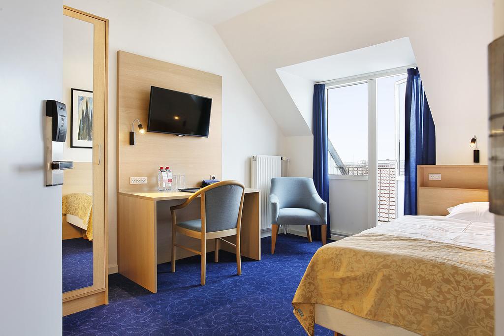 Single Room Balcony