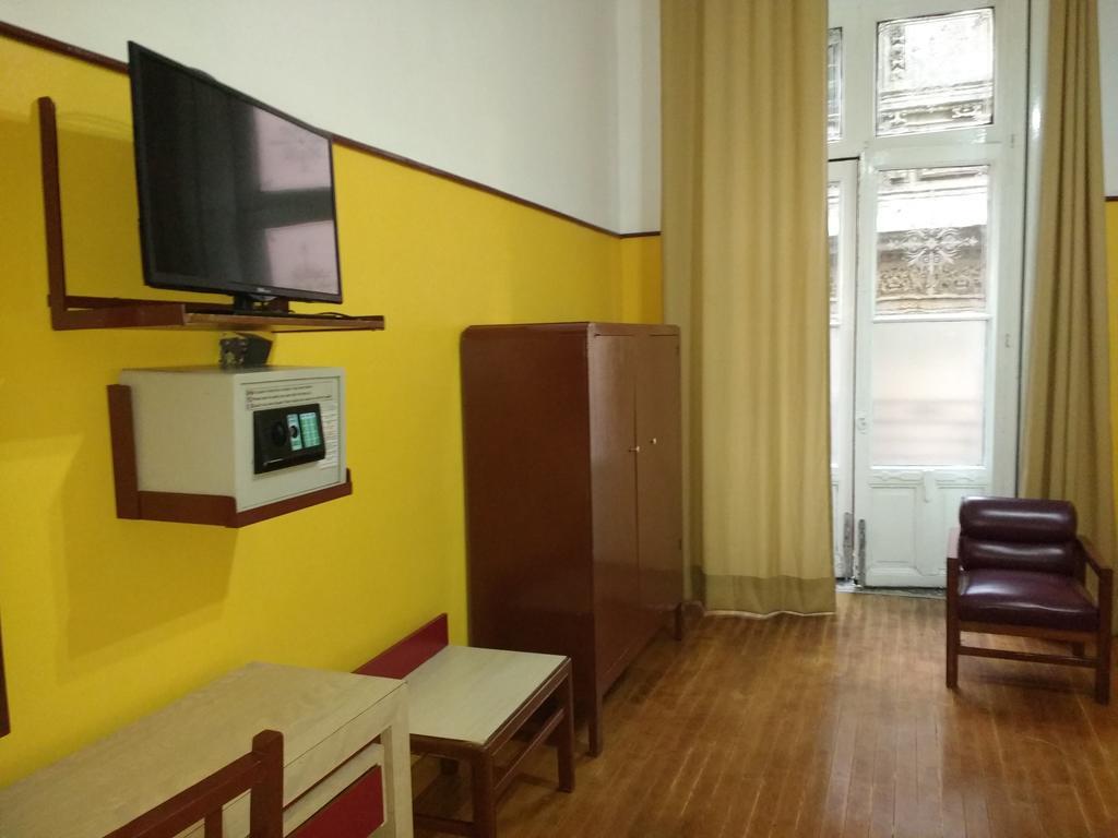 Quarto Duplo com 2 Camas de Casal