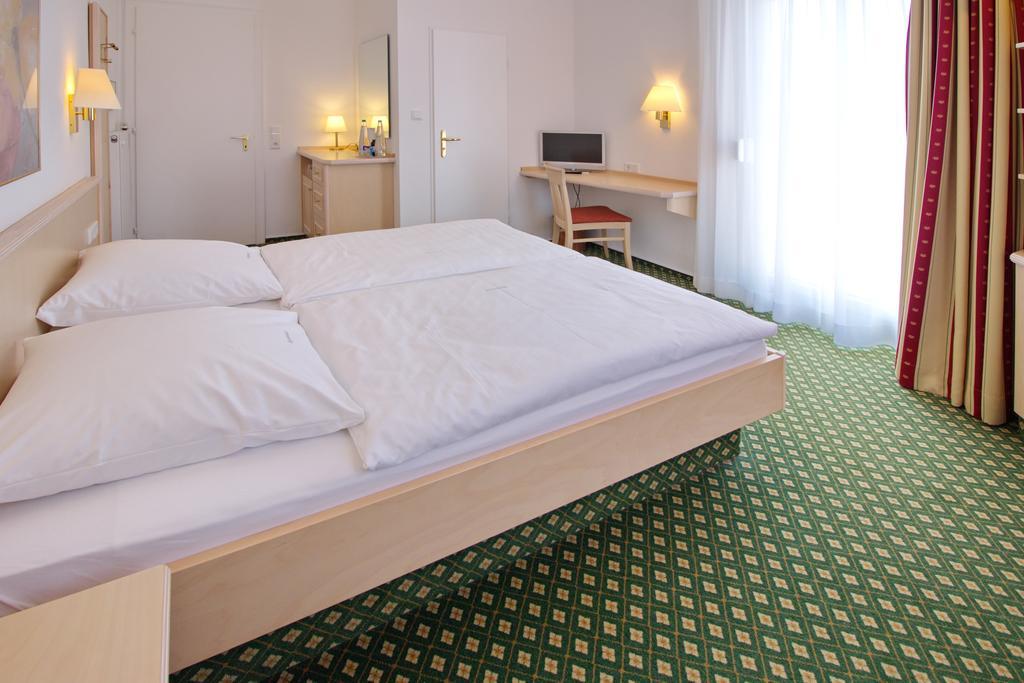 Doppelzimmer mit Balkon