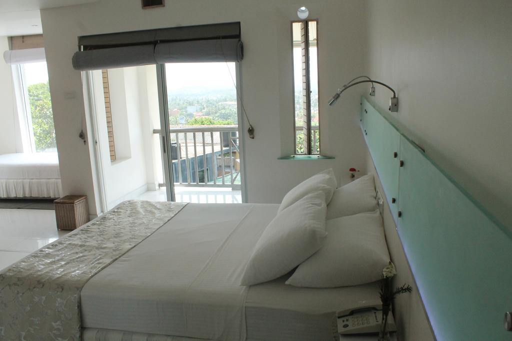 Deluxe Triple Room Balcony
