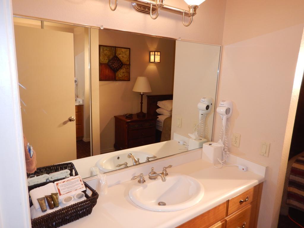 Premium Two-Bedroom Chalet Lake View