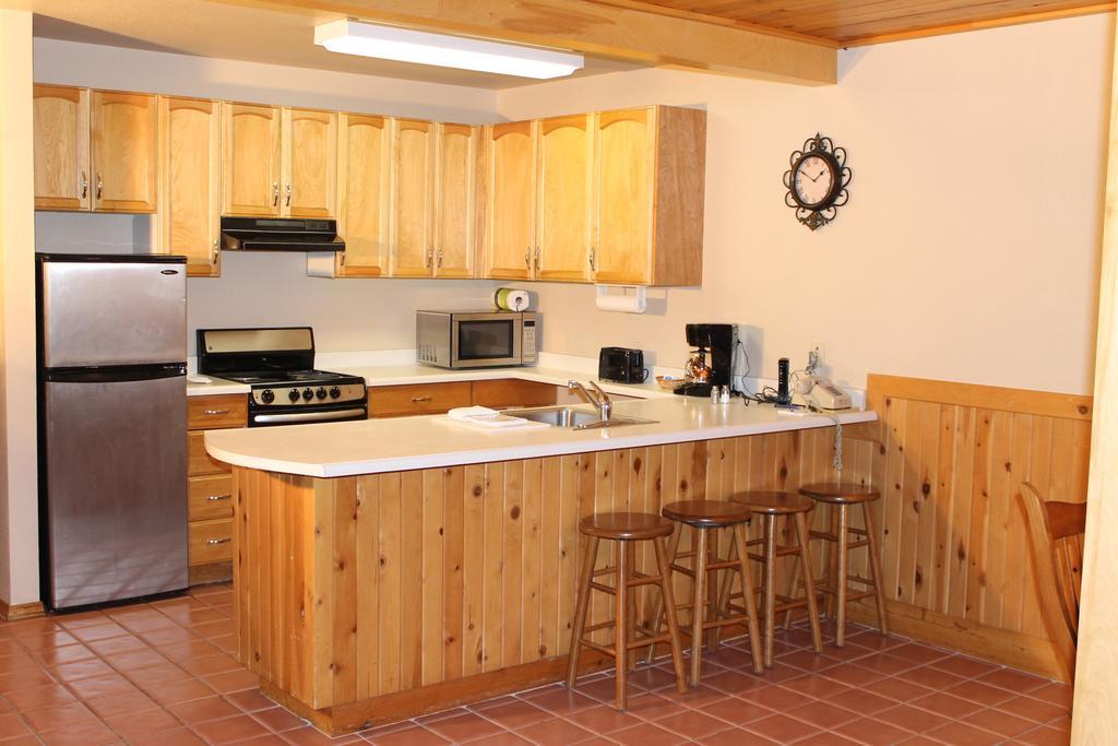 Deluxe Two-Bedroom Chalet Lake View