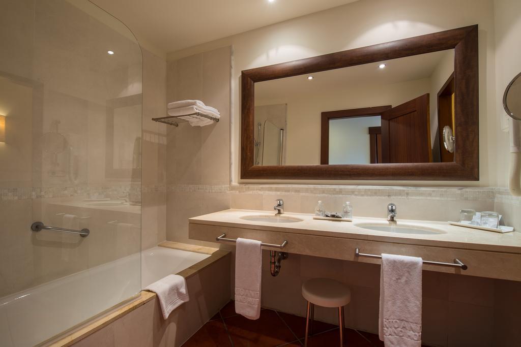 Double room sloping ceilings