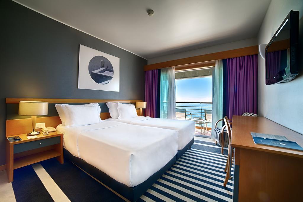 Double or Twin Room Sea View