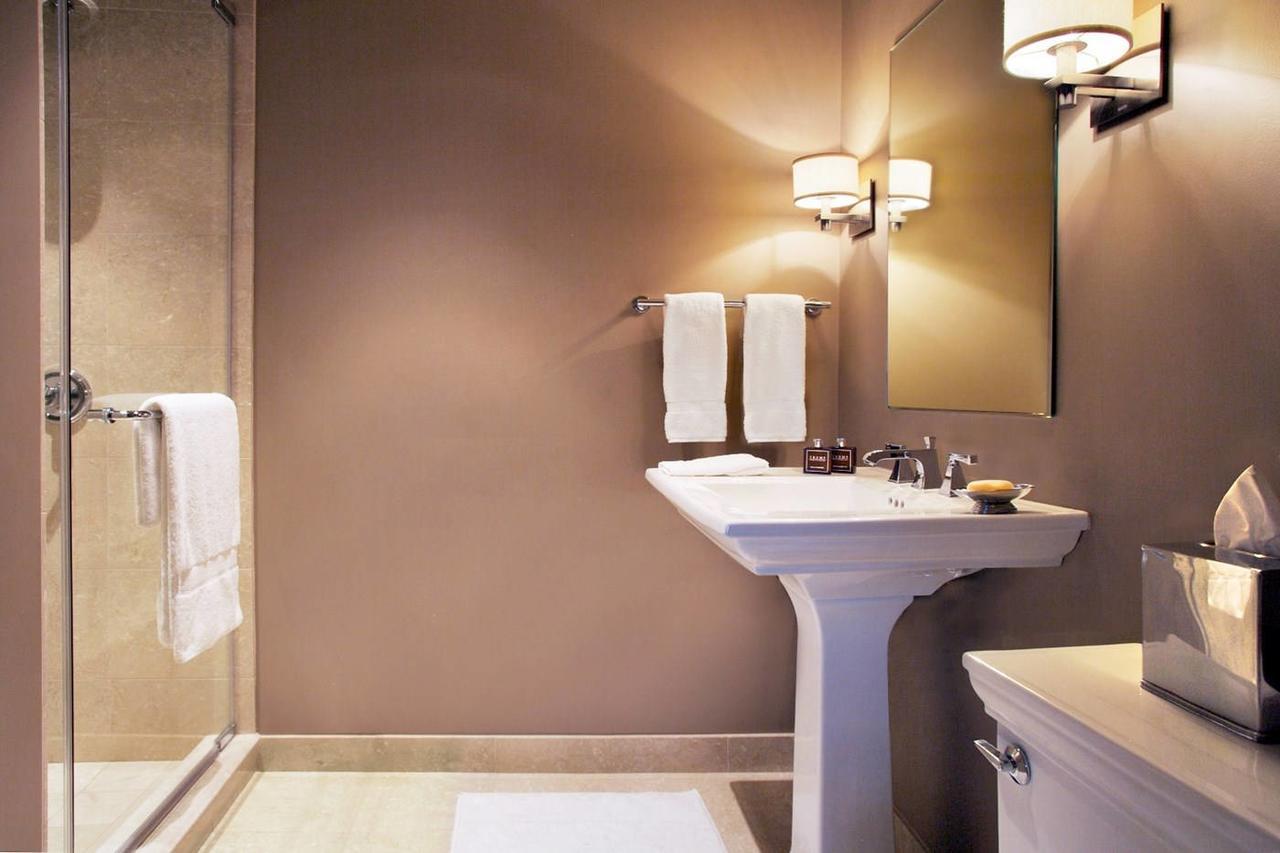 Deluxe Suite mit Kingsize-Bett und Stadtblick