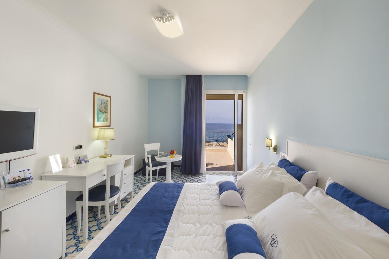 Deluxe Room with Terrace and Sea View,507856461:JPEG